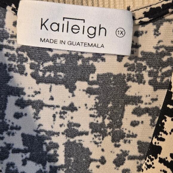 Kaileigh Black & White Print Jumper, Size 1X – Flowy & Flattering [0044] - Picture 6 of 7